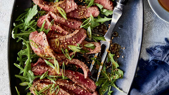 Tataki de boeuf, vinaigrette au gingembre et citron