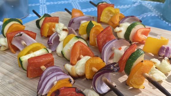 Brochettes de légumes et halloumi