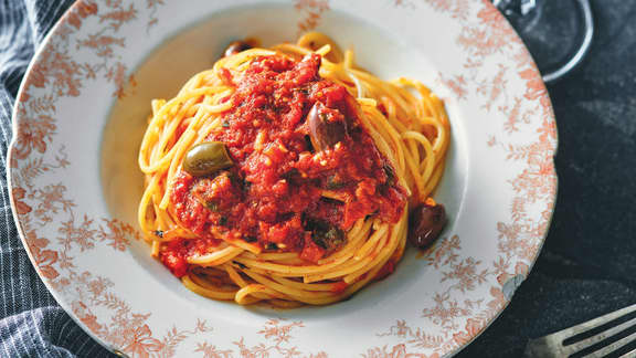 Vendredi : Spaghetti alla puttanesca (Spaghettis à la puttanesca)