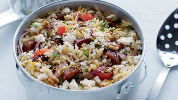 Salade d'orzo au chorizo et à la feta