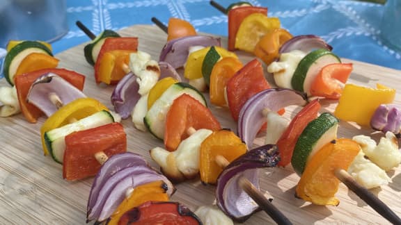 Mardi : Brochettes de légumes et halloumi