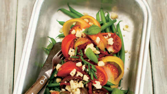 Salade de tomates et de haricots verts au cheddar