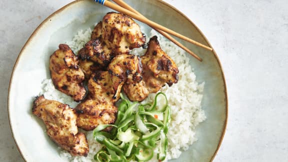 Quel est le temps de cuisson pour les hauts de cuisse de poulet à la friteuse à air (air fryer) ?