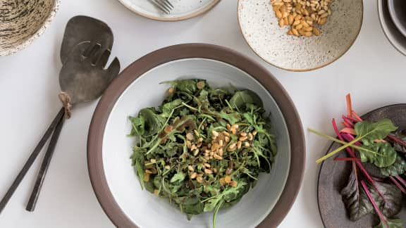 Salade de roquette et épinards, vinaigrette à l’espresso