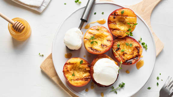 Samedi matin : Pêche grillée et yogourt sucré au miel