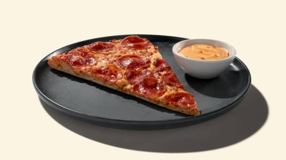 Pizza avec trempette au chipotle, à la bière et au fromage