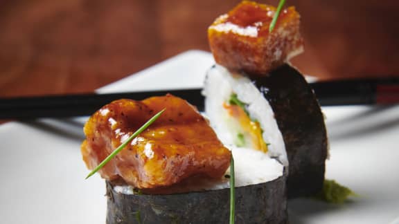 Maki de légumes, tofu et poulet général tao