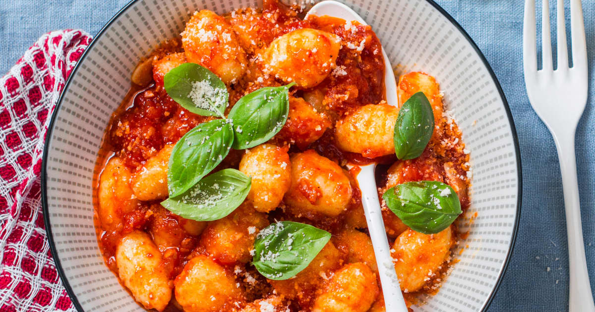 Recette de gnocchis de ricotta et sauce tomate | Zeste