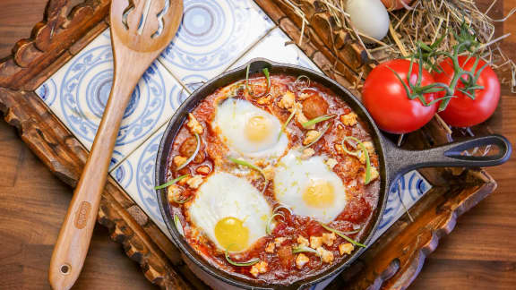 Chakchouka à la tomate, chair à saucisse italienne douce et feta