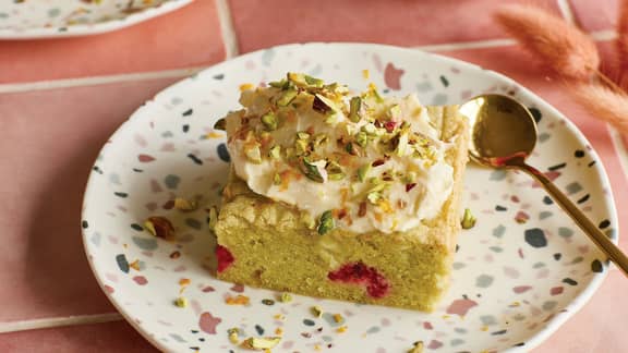 Gâteau pistaches et framboises, crème mascarpone à l'orange