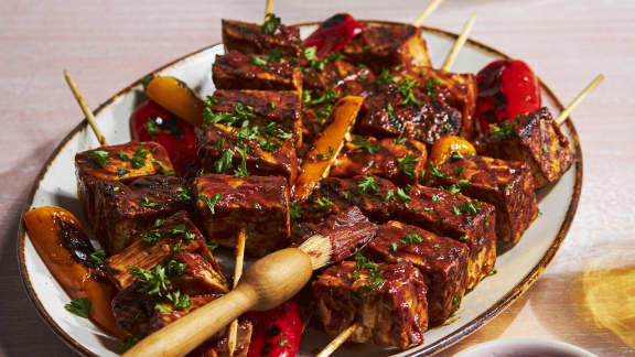 Vendredi : Brochettes de tofu à la sauce barbecue aux canneberges