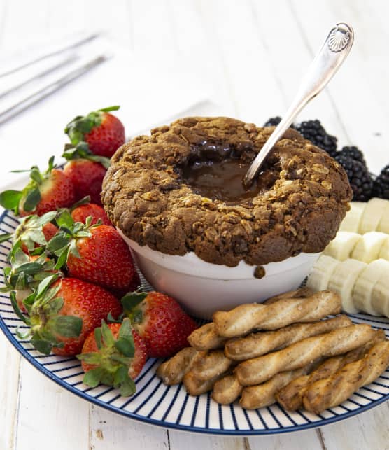 Fondue cachotière au chocolat en croûte de biscuit