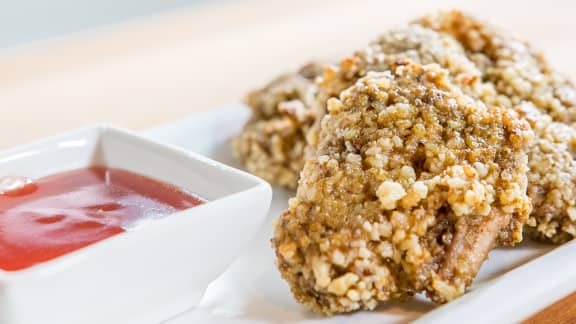 Croquettes de hauts de cuisse de poulet aux noix, sauce aigre-douce