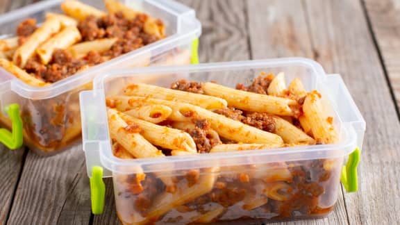 Voici 6 aliments qui ne devraient jamais être conservés dans du plastique