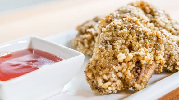 Croquettes de hauts de cuisse de poulet aux noix, sauce aigre-douce