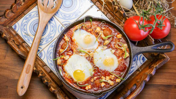 Chakchouka à la tomate, chair à saucisse italienne douce et feta