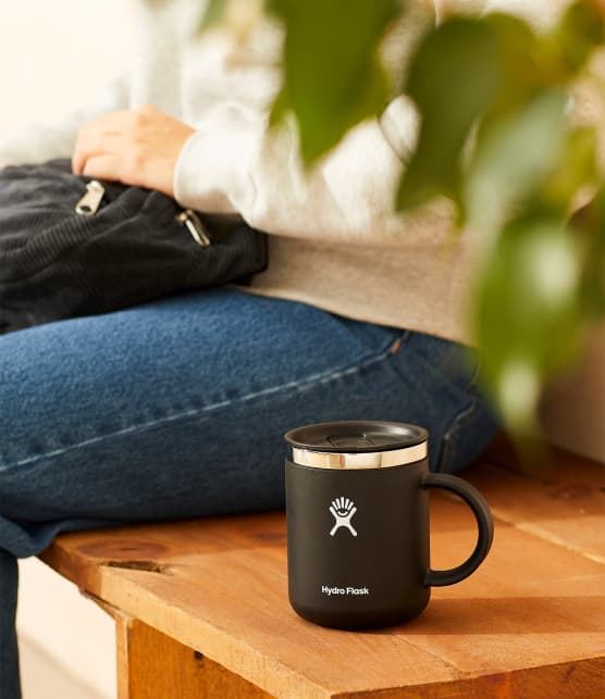 Les tasses isothermes les plus performantes pour boire chaud ou froid toute la journée