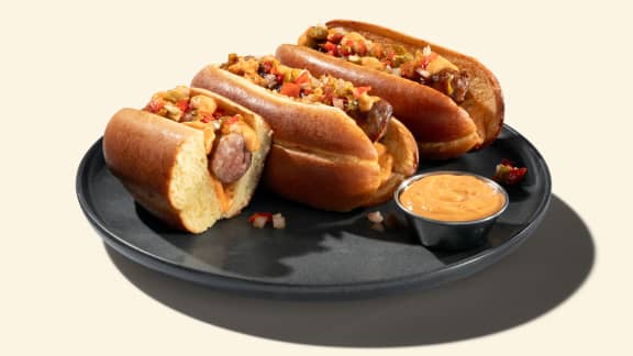 Hot-dogs à la saucisse Bratwurst, sauce crémeuse aux poivrons