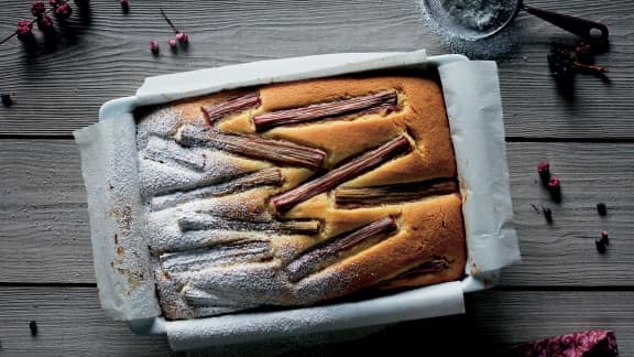 Cake au lait de coco et à la rhubarbe