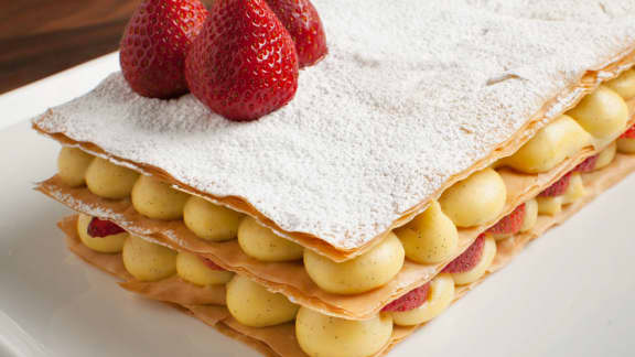 Mille-feuille délicat aux fruits rouges