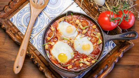 Chakchouka à la tomate, chair à saucisse italienne douce et feta