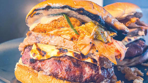 Super sayin burger de porc aux influences asiatiques