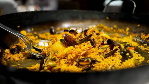 Paella aux moules fraîches