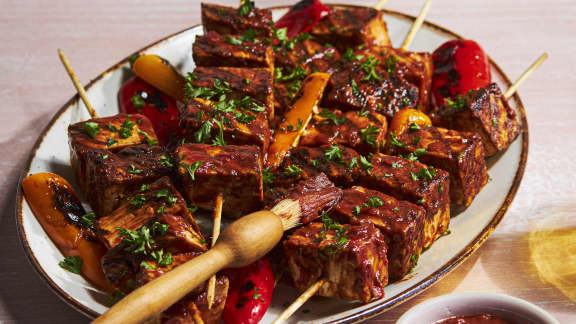 Brochettes de tofu à la sauce barbecue aux canneberges
