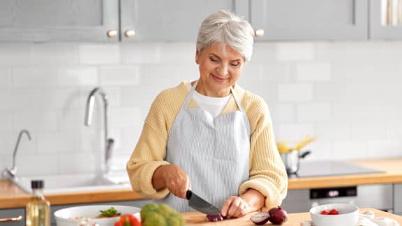 Voici 6 habitudes alimentaires à adopter dès maintenant pour vieillir en pleine forme