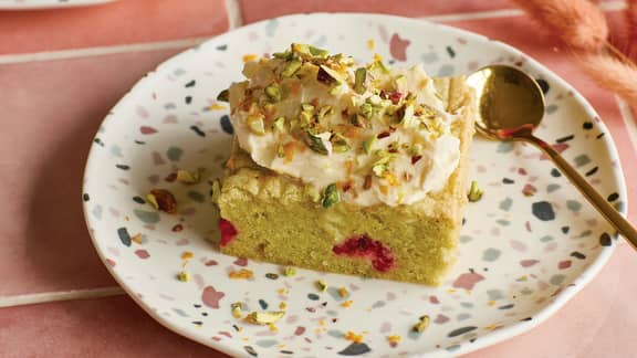 Gâteau pistaches et framboises, crème mascarpone à l'orange