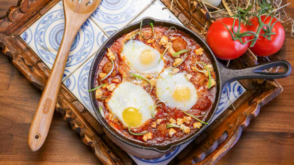 Chakchouka à la tomate, chair à saucisse italienne douce et feta