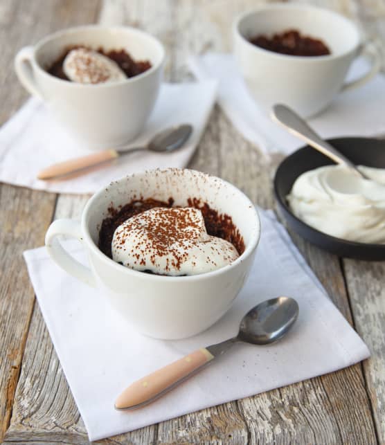 Gâteau au chocolat dans une tasse