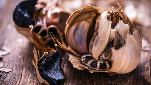 Comment réaliser de l'ail noir maison - Crusine Académie