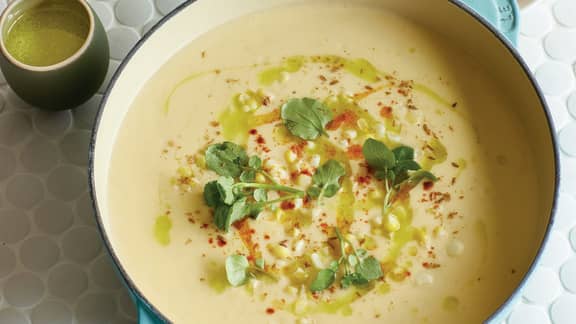 Potage de pommes de terre et de poireaux au maïs