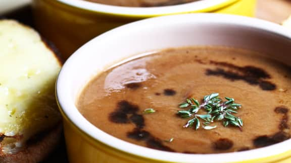 Soupe aux oignons caramélisés et au Marsala