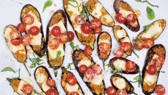 Aubergines grillées au fontina fondu, tomates fraîches et basilic