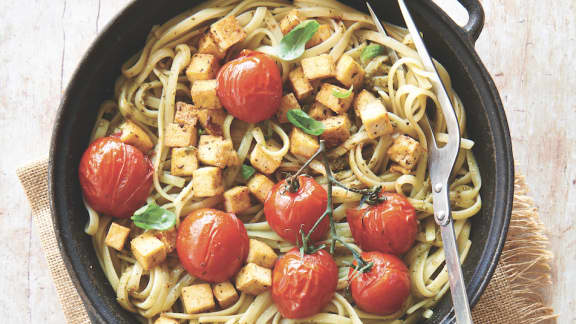 Mardi : Linguines au pesto et au tofu, tomates rôties à l'ail