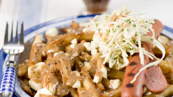 Poutine à la guédille avec sauce au poivre