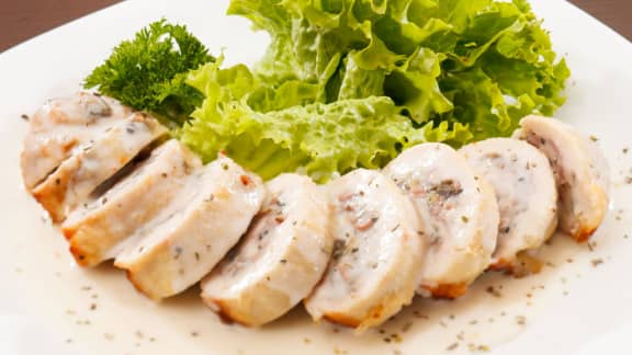 Combien de calories dans la poitrine, les cuisses et les pilons de poulet?