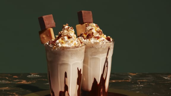 Milkshake chaud au fudge, à l’érable et aux pacanes