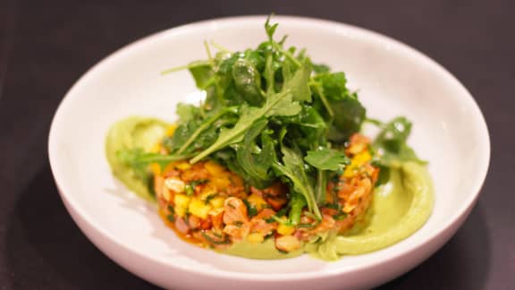 Tartare de saumon à la mangue et aux pistaches