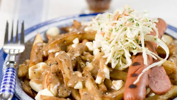 Jeudi : Poutine à la guédille avec sauce au poivre