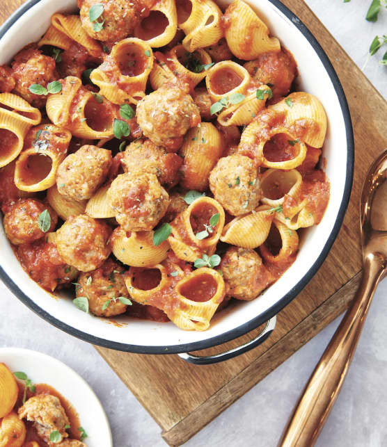 Casserole de pâtes, boulettes au porc et à l'origan