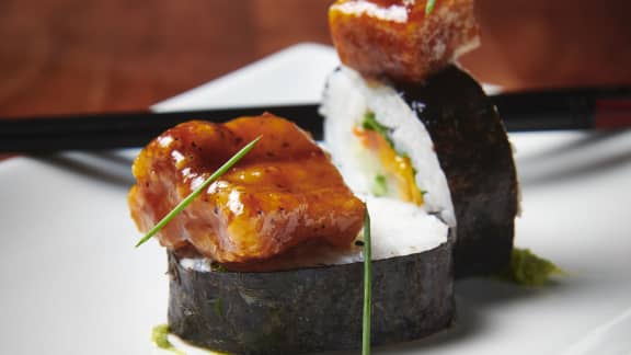 Maki de légumes, tofu et poulet général tao