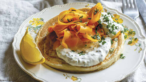 Pancakes de haricots blancs aux carottes fumées