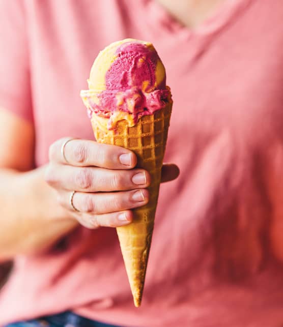 Glace à la framboise et à la mangue