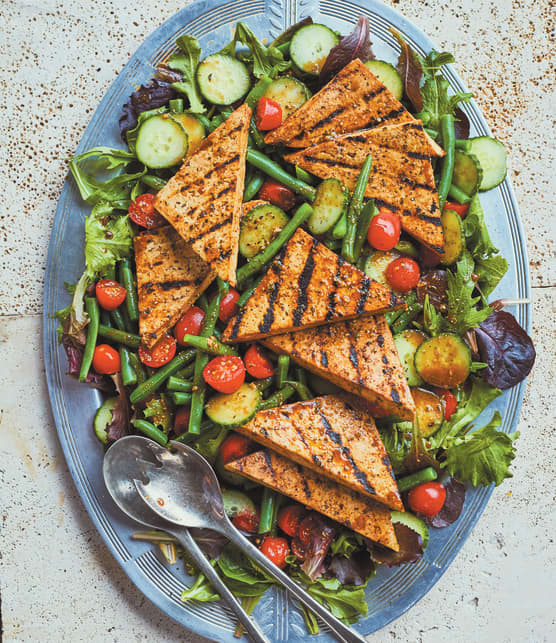 Salade d’été au tofu grillé