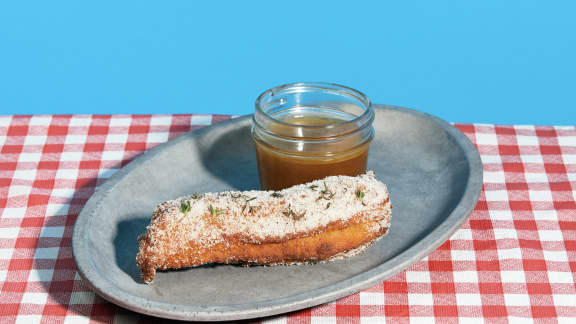 Churros aux épices à tourtière, caramel au sirop d'érable