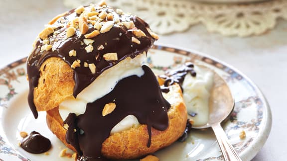 Choux à la crème glacée style profiteroles