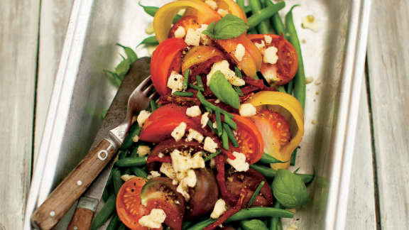 Salade de tomates et de haricots verts au cheddar